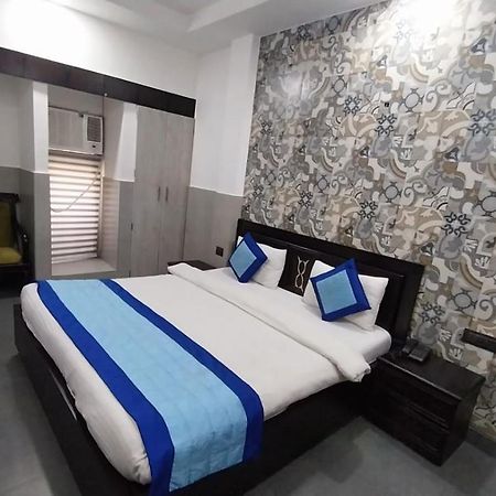 Hotel Crystal Palace Нью-Дели Экстерьер фото